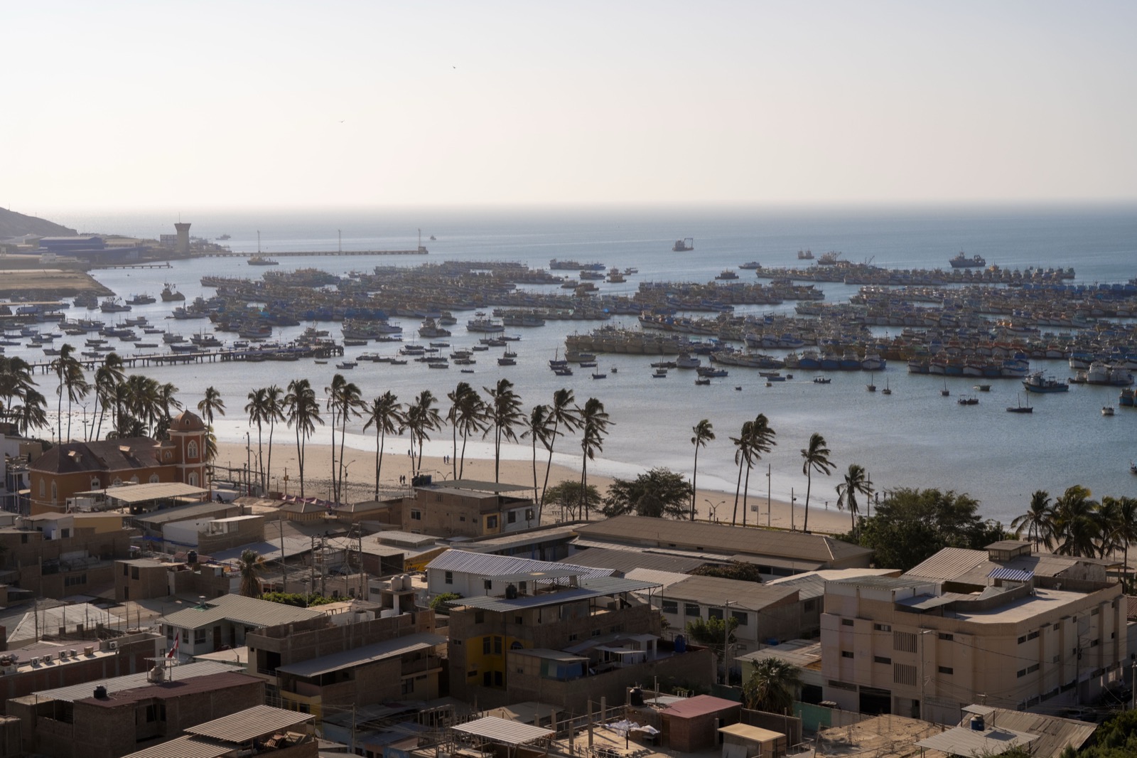 Panorama del puerto y bah&iacute;a del Valle del Chira